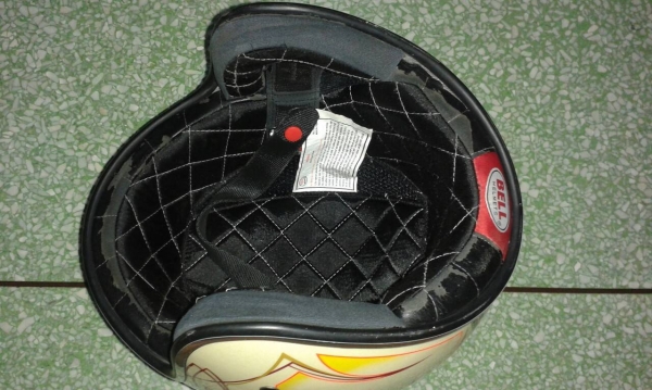 ขายหมวกกันน็อคของBell CustomแนวCafe racerตัวLimitedลายกราฟฟิคคาดดาวSize Lฟองน้ำแน่นสภาพดี฿4800ลดได้