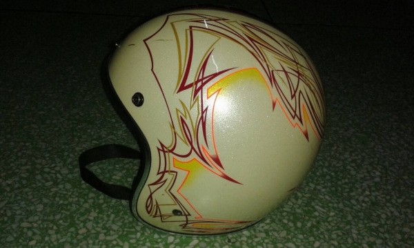 ขายหมวกกันน็อคของBell CustomแนวCafe racerตัวLimitedลายกราฟฟิคคาดดาวSize Lฟองน้ำแน่นสภาพดี฿4800ลดได้