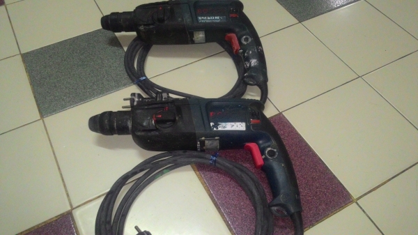 ขายสว่านระบบเจาะกระแทกปูนยี่ห้อBoschรุ่นGBH2-23REปรับเดินหน้าถอยหลังได้สภาพพร้อมใช้งานครับ ขายสว่านระบบเจาะกระแทกปูนยี่ห้อBoschรุ่นGBH2-23REปรับเดินหน้าถอยหลังได้สภาพพร้อมใช้งานครับ