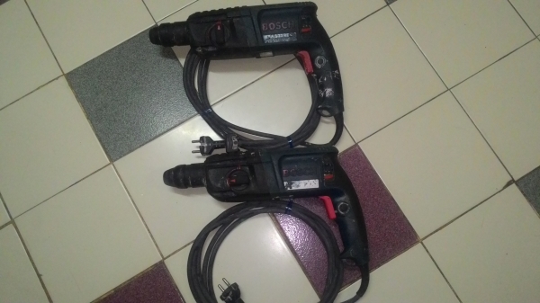 ขายสว่านระบบเจาะกระแทกปูนยี่ห้อBoschรุ่นGBH2-23REปรับเดินหน้าถอยหลังได้สภาพพร้อมใช้งานครับ