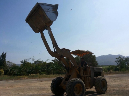 ขายรถตักKOMATSU-515รถต่อแขนแล้วสภาพพร้อมใช้งาน