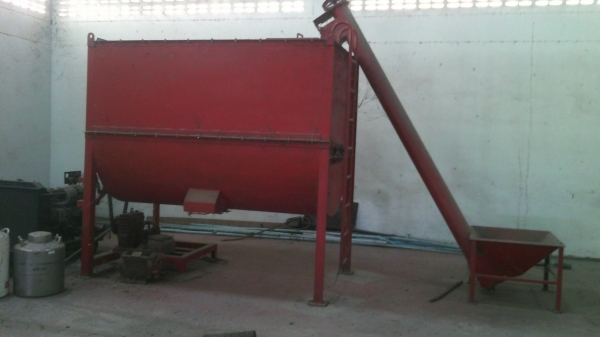 ขายด่วนเครืองผสมอาหารผสมได้3ตันสภาพพร้อมใช้งาน