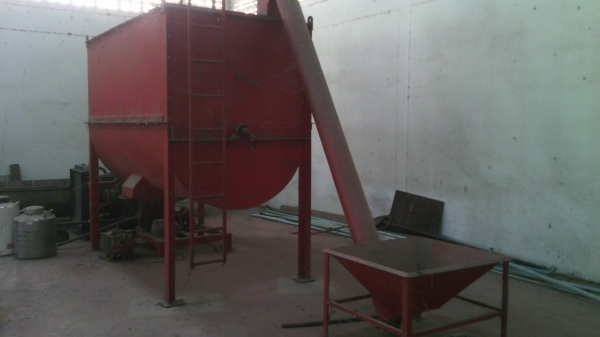 ขายด่วนเครืองผสมอาหารผสมได้3ตันสภาพพร้อมใช้งาน