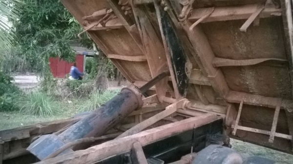 ขาย 6 ล้อหัวยาวดั้ม เครื่อง DA640 140 แรงม้า เฟืองท้าย FUSO คัสซีสวย ดั้มดี มีเล่มทะเบียนแต่ไม่มีชุดโอน ราคาต่อรองได้