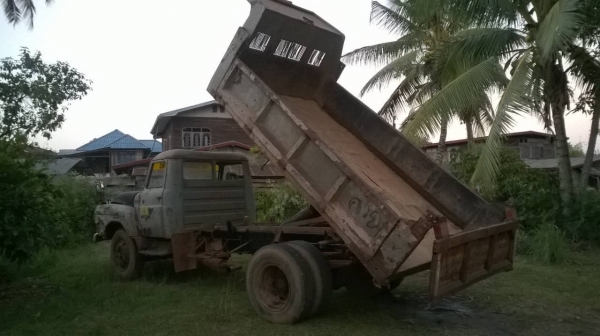 ขาย 6 ล้อหัวยาวดั้ม เครื่อง DA640 140 แรงม้า เฟืองท้าย FUSO คัสซีสวย ดั้มดี มีเล่มทะเบียนแต่ไม่มีชุดโอน ราคาต่อรองได้