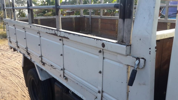 ขาย6ล้อเล็ก ปี55อีซูซุ110แรงยาว3.20เมตร สภาพพร้อมใช้งาน เอกสารเล่มทะเบียนพร้อมโอน แชชซีสวย แหนบหน้าคานหน้า ขาย6ล้อเล็ก ปี55อีซูซุ110แรงยาว3.20เมตร สภาพพร้อมใช้งาน เอกสารเล่มทะเบียนพร้อมโอน แชชซีสวย แหนบหน้าคานหน้า