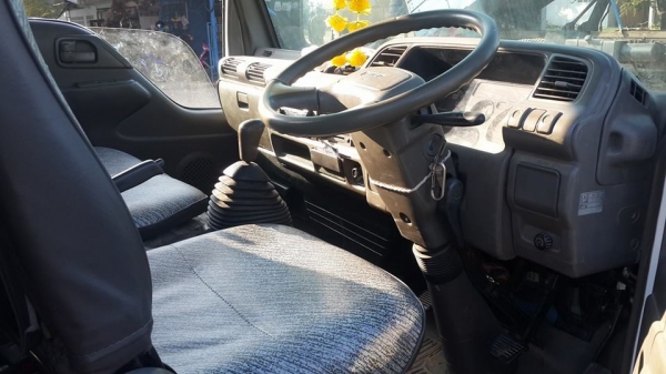 ขาย6ล้อเล็ก ปี55อีซูซุ110แรงยาว3.20เมตร สภาพพร้อมใช้งาน เอกสารเล่มทะเบียนพร้อมโอน แชชซีสวย แหนบหน้าคานหน้า