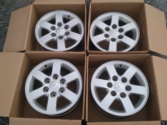 ขายแม็กมิตซูบิชิ  ปาเจโร่ 6 รูขอบ16 จำนวน 4 วง พร้อมน๊อตแท้ 24 ตัว