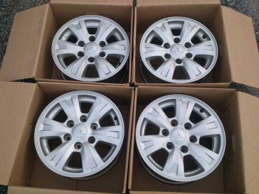 ขายแม็กมิตซูบิชิ  ไทรทัน 6 รูขอบ16 จำนวน 4 วง พร้อมน๊อตแท้ 24 ตัว