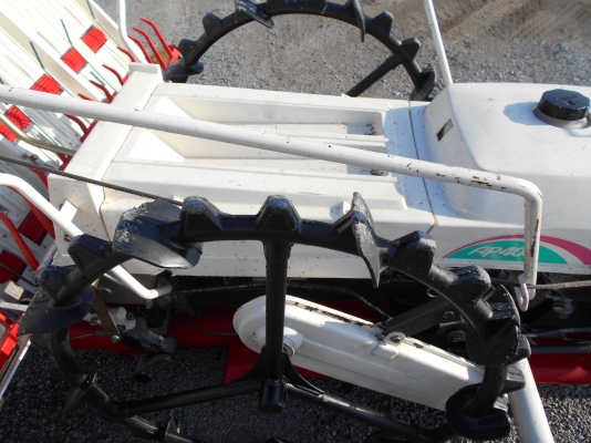 รถดำนา แบบเดินตาม 4 แถว YANMAR AP400 UFO รถดำนา แบบเดินตาม 4 แถว YANMAR AP400 UFO