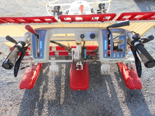 รถดำนา แบบเดินตาม 4 แถว YANMAR AP400 UFO รถดำนา แบบเดินตาม 4 แถว YANMAR AP400 UFO