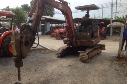 ขายรถแบคโฮIHI is 30 ex คอนโทลน้ำมันเครื่องดีปั้มดีช่วงล่างดีมีหัวเจาะพร้อม