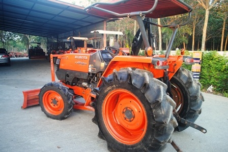 ขายรถไถ Kubota L 4508 DI special(4WD) พร้อมดันหน้าช้าง+ผานพรวนช้าง สีเดิมครับ