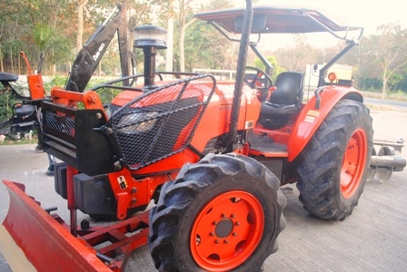 ขายรถไถ Kubota M7040 (4WD) พร้อมดันหน้า+ผานพรวนCMT รถพร้อมใช้งานครับ