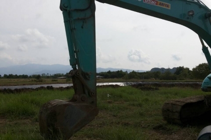 ขายรถแบคโฮ KOBELCO sk 200-5 super ซื้อมา 1 ปีสภาพ 100\% ด่วน ขายรถแบคโฮ KOBELCO sk 200-5 super ซื้อมา 1 ปีสภาพ 100\% ด่วน