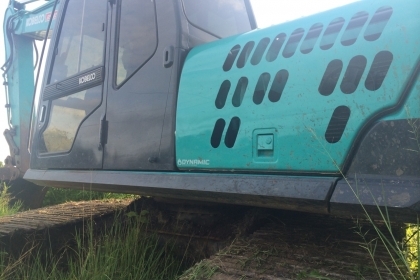 ขายรถแบคโฮ KOBELCO sk 200-5 super ซื้อมา 1 ปีสภาพ 100\% ด่วน ขายรถแบคโฮ KOBELCO sk 200-5 super ซื้อมา 1 ปีสภาพ 100\% ด่วน