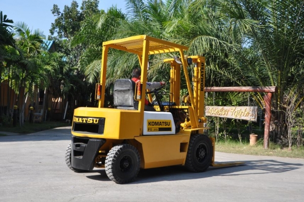 ขายFORKLIFT KOMATSU FD20-10 2ตัน ดีเซล สภาพสวยเดิมจากญี่ปุ่นยังไม่เคยใช้ในไทย169,000เท่านั้น!!