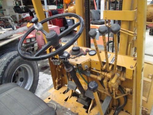 รถยก    KOMATSU      FG09-2   รหัสสินค้า : 14001746   หรือเพิ่มเติมไดที่ www.nihonmono.com