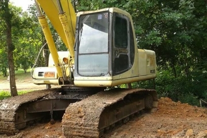 ขายรถแบคโฮ KOMATSU pc 200-6ซีเรียลสูงรถสวยพร้อมใช้เอกสารพร้อม
