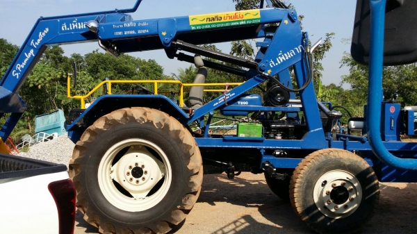 ขายด่วน รถคีบอ้อย สภาพใหม่ พร้อมใช้งาน