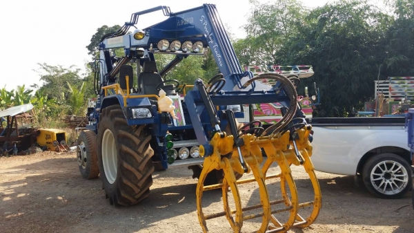 ขายด่วน รถคีบอ้อย สภาพใหม่ พร้อมใช้งาน