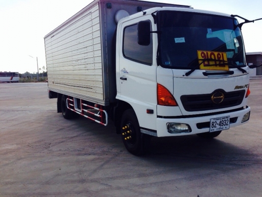 6ล้อ HINO 150  แรง ตู้แห้ง ปี 2547