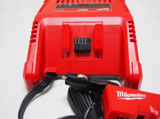 แท่นชาร์จเสียบไฟ12Vบนรถยนต์ Milwaukee 2710-20 Charger18V