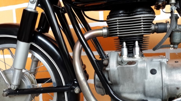 วุฒิ นนบุรี// ขาย BMW R26 สภาพสวยๆสีดีเก็บงานมาแล้วคับเครื่องดีพร้อมใช้