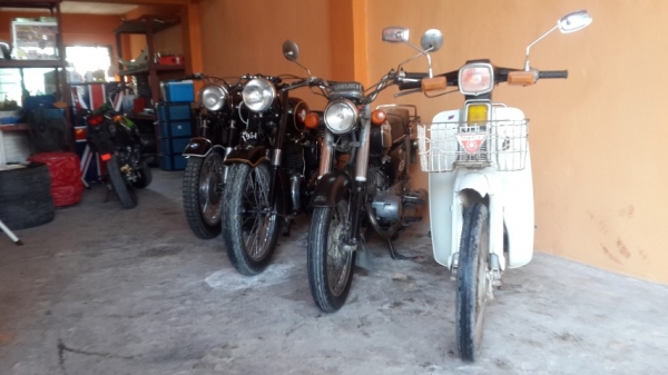 วุฒิ นนบุรี บริการรับซื้อมอไซค์โบราณทุกรุ่นรับซื้อถึงหน้าบ้านท่านคับ