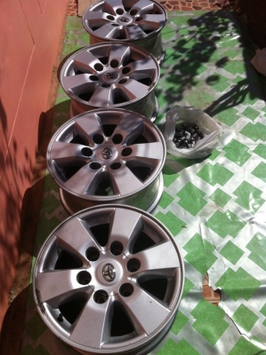 ขายล้อแม็ก พรีรันเนอร์ พรีรันเนอร์ 6 รูขอบ15 พร้อมน๊อตล้อ