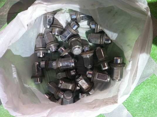 ขายล้อแม็ก พรีรันเนอร์ พรีรันเนอร์ 6 รูขอบ15 พร้อมน๊อตล้อ