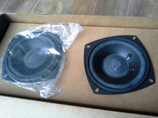 ขายเครื่องเสียง USA. ใหม่100\% แท้ๆ หลายรายการ ขายเครื่องเสียง USA. ใหม่100\% แท้ๆ หลายรายการ