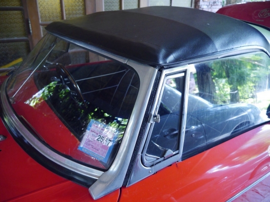 รถคลาสสิค MGB 1963เปิดประทุนครับ เดิมทุกอย่างเว้นเครื่อง ยี่ห้อ : MG รุ่น : Classic.ปี : 1967สี : แดง เกียร์ : ธรรมดา ชนิดเครื่องยนต์ : เบนซิน รถสภาพสวยมาก  จอดที่กทม  สภาพดีมาก พร้อมใช้งานทะเบียนเดิม  หารถแบบนี้ไม่มีอีกแล้ว   ขายรถ คลาสสิค เก่า บริการ ซื