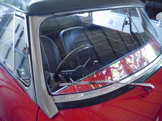 รถคลาสสิค MGB 1963เปิดประทุนครับ เดิมทุกอย่างเว้นเครื่อง ยี่ห้อ : MG รุ่น : Classic.ปี : 1967สี : แดง เกียร์ : ธรรมดา ชนิดเครื่องยนต์ : เบนซิน รถสภาพสวยมาก  จอดที่กทม  สภาพดีมาก พร้อมใช้งานทะเบียนเดิม  หารถแบบนี้ไม่มีอีกแล้ว   ขายรถ คลาสสิค เก่า บริการ ซื