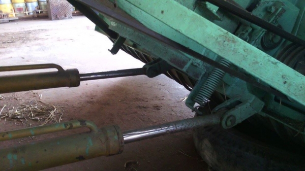 ขายรถเกี่ยวข้าวไทยเจริญแท้