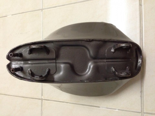 ขายถังน้ำ Honda C-50,100 ไม่ผุ งานเก่าเหล์กหนาๆ ราคา 800 บาทพร้อมส่งครับ 083-0754211