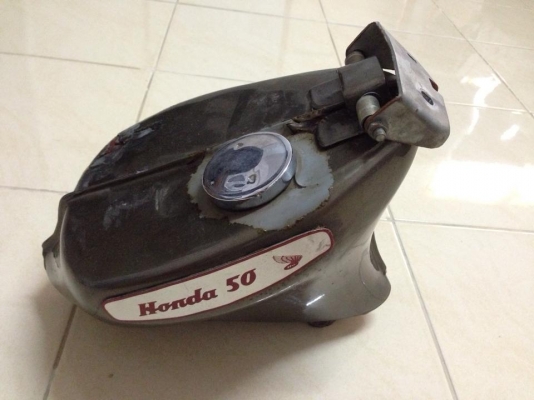 ขายถังน้ำ Honda C-50,100 ไม่ผุ งานเก่าเหล์กหนาๆ ราคา 800 บาทพร้อมส่งครับ 083-0754211