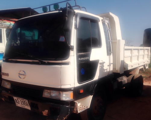 HINO FD 195 HP HO7D สมอเงิน หกล้อดั๊มพ์ รถสวยมากครับพร้อมใช้งานได้เลย กระบะดั๊มพ์เหล็ก 6 ตันความยาว 3.60 เมตร เครื่องแรงดีไม่มีเยิ้ม หัวเก๋งสมอเงินภายในเก๋งคอนโซลสวยครบ พวงมาลัยเพาเวอร์ แอร์ ระบบเบรคทริ๊ปฟี้ ช่วงล่างคัชซีสวยมากๆ ยาง 8.25 ขอบ 16 เอกสารเล่ม