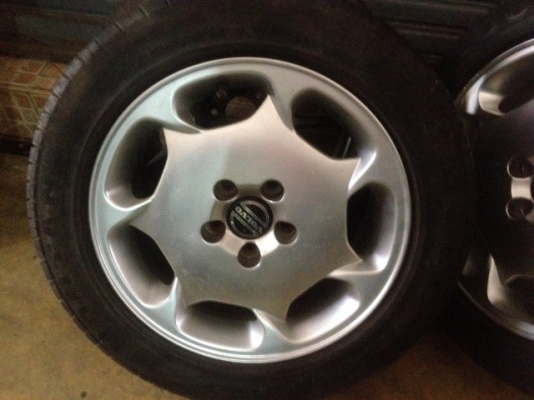 ล้อ volvo เเท้ขอบ16กว้าง7นิ้วของเก่าญี่ปุ่นสภาพดี