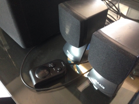 ลำโพงคอม SAAG ขาย 900 / เสียบโทรศัพท์ก็ได้ ลำโพงคอม SAAG ขาย 900 / เสียบโทรศัพท์ก็ได้