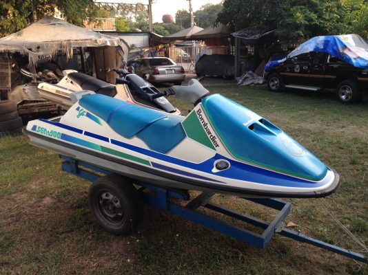 ขายเจ็ทสกีSeadoo เครื่องแน่น(ขายสองลำยกชุดพร้อมอุปกรณ์)