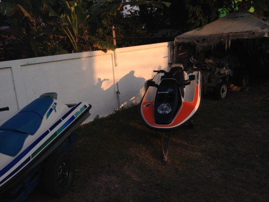 ขายเจ็ทสกีSeadoo เครื่องแน่น(ขายสองลำยกชุดพร้อมอุปกรณ์)