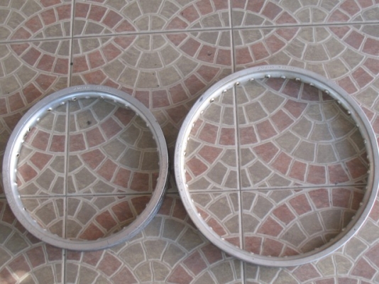 ขายโช้คหลัง+แผงคอ+วงล้อ ขายโช้คหลัง+แผงคอ+วงล้อ