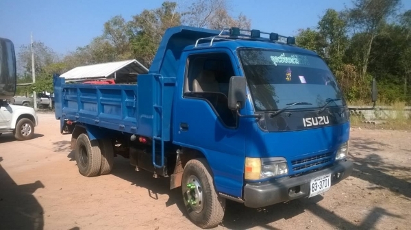 ขาย 6 ล้อดั้ม NPR66LX5-S คัสซีสวยจัด เครื่อง 4HF1 120 แรงม้าฝาดำ แอร์เย็น พาวเวอร์ ยางเต็ม ทะเบียนเต็มพร้อมโอนครับ