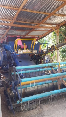 ขายรถเกี่ยวข้าวนวดข้าวรุ่นปลดหนี้ เกษตรพัฒนาปี53 เครื่องอีซูซุ195 6HE1 เทอร์โบ ปั๊มไดกิ้นเบอร์22 สภาพพร้อมเกี่ยว มาดูรถหน้างานได้เลย ช่วงล่างดี