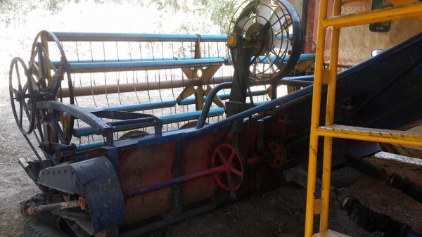 ขายรถเกี่ยวข้าวนวดข้าวรุ่นปลดหนี้ เกษตรพัฒนาปี53 เครื่องอีซูซุ195 6HE1 เทอร์โบ ปั๊มไดกิ้นเบอร์22 สภาพพร้อมเกี่ยว มาดูรถหน้างานได้เลย ช่วงล่างดี