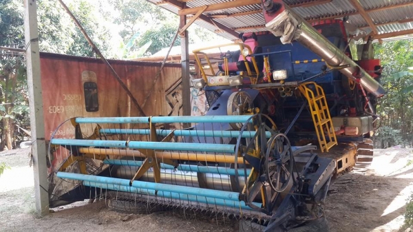 ขายรถเกี่ยวข้าวนวดข้าวรุ่นปลดหนี้ เกษตรพัฒนาปี53 เครื่องอีซูซุ195 6HE1 เทอร์โบ ปั๊มไดกิ้นเบอร์22 สภาพพร้อมเกี่ยว มาดูรถหน้างานได้เลย ช่วงล่างดี