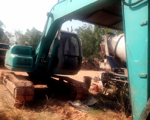 ***ขายแล้วครับขอบคุณ Truck2hand ขายแบคโฮ KOBELCO MARK V(5) SK120 S.No.LP13328 เครื่องเดิม ปั้มเดิม ไฟฟ้าครบ เครื่องดีแรงดี แน่น ปั้มดีแรง ทำงานดี เร็ว คล่องตัว บูมอาร์มสวยไม่มีปะไม่มีดาม บุ้งกี๋ดียังหนา เอวดีแน่น ช่วงล่าง80\% โซ่ดีหนา แทร็กหนาครบ เฟรมดีสวย