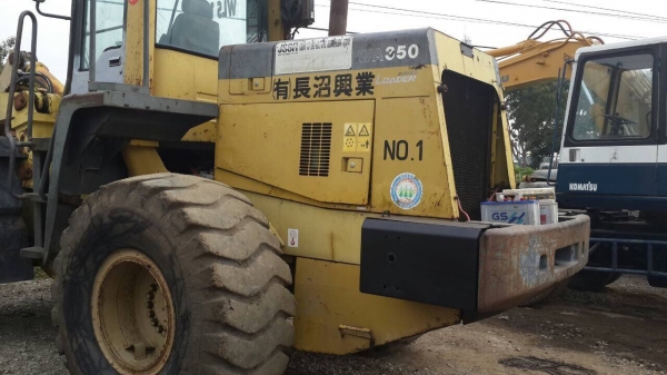 ขายรถตักล้อยาง komatsu wa350 ขาย1300000