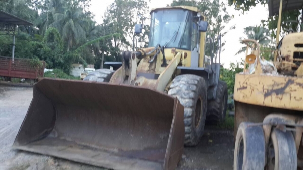 ขายรถตักล้อยาง komatsu wa350 ขาย1300000